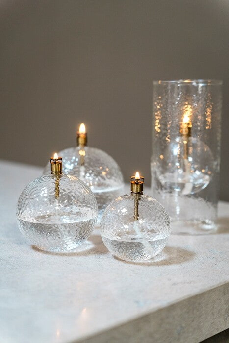 Olielamp Round, gehamerd glas messing